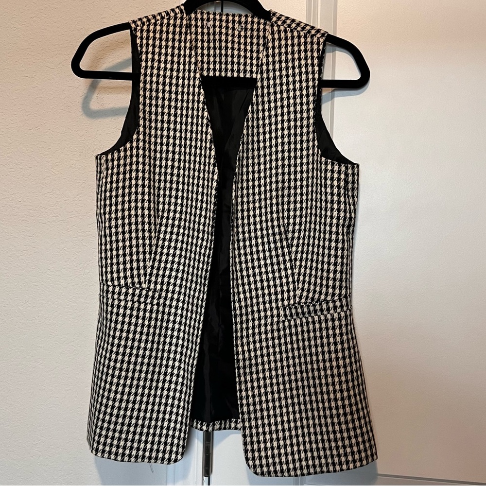 Neck Open Front Vest Blazer Black and white